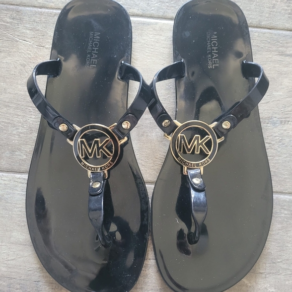 Like new MK sandals - Picture 1 of 3